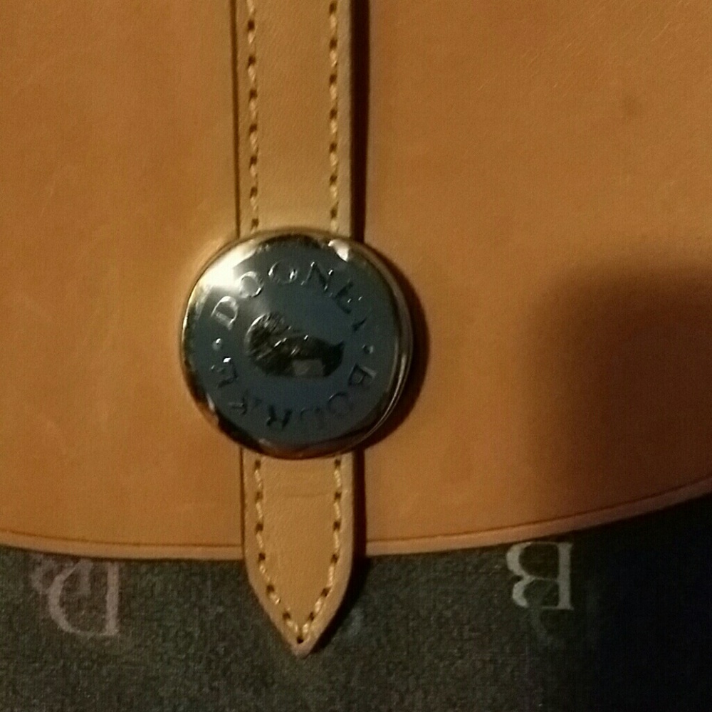 Dooney and Bourke purse - Picture 2 of 6